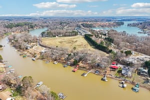 Shade Tree Ln-L0503-052.jpg