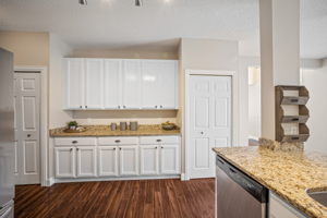 6887 Pine Crest Trail S, Cottage Grove, MN 55016, USA Photo 5