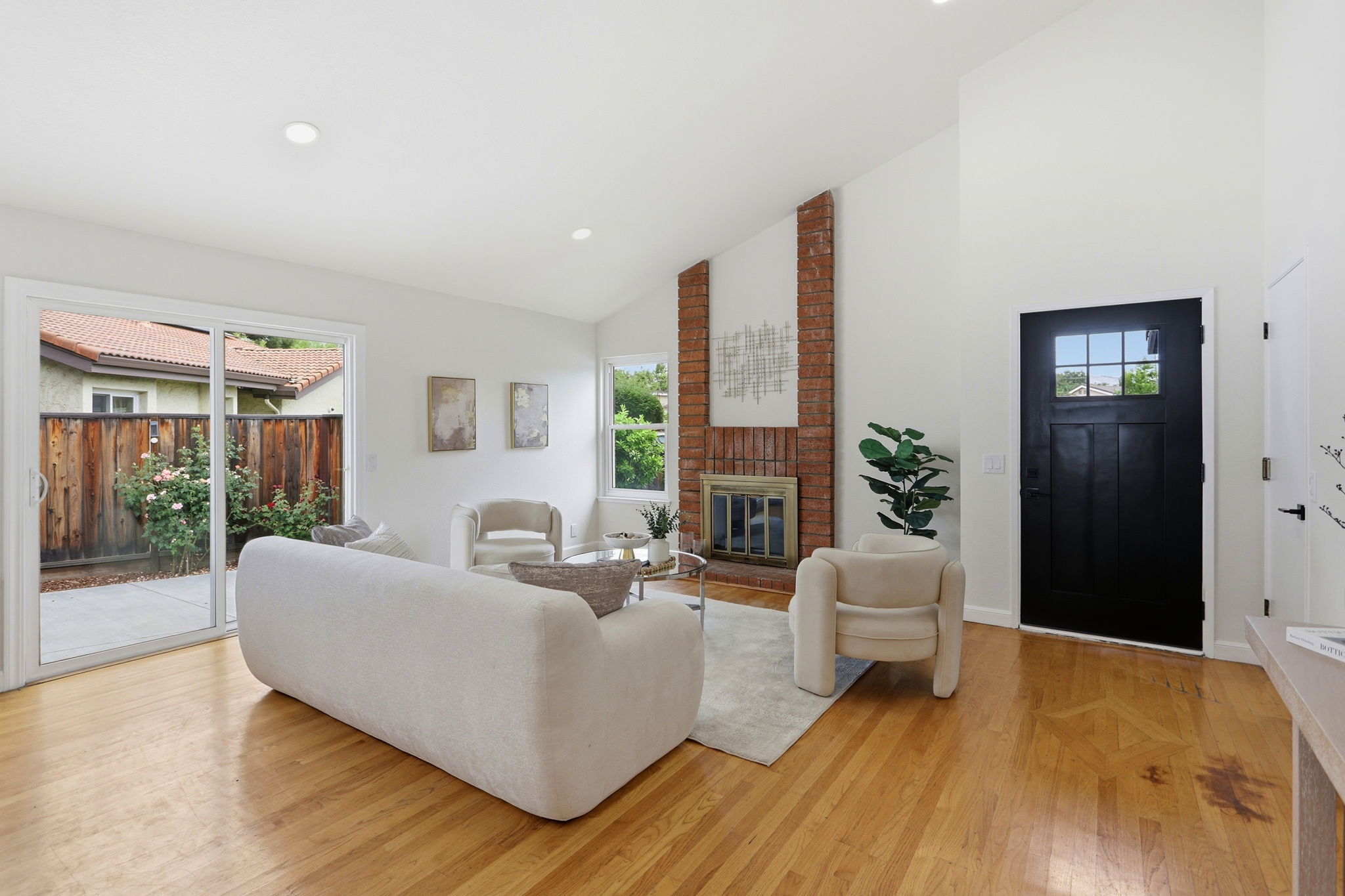 006_F8_6887 Rockton Ave