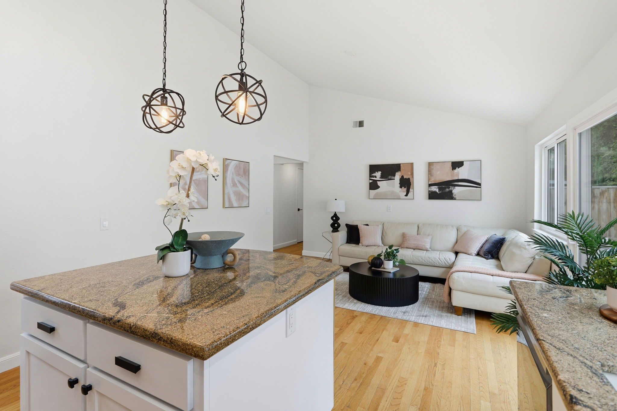 014_F8_6887 Rockton Ave