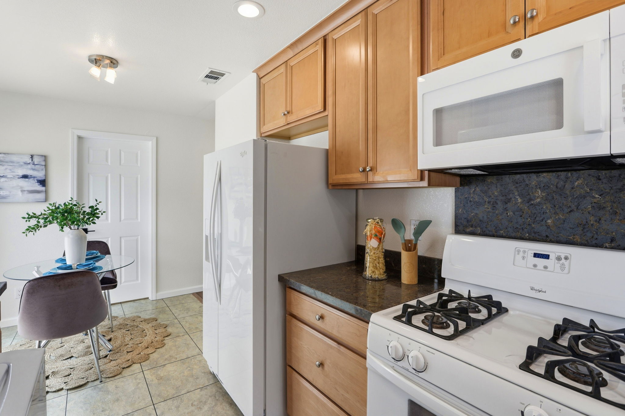 019_F8_6887 Rockton Ave
