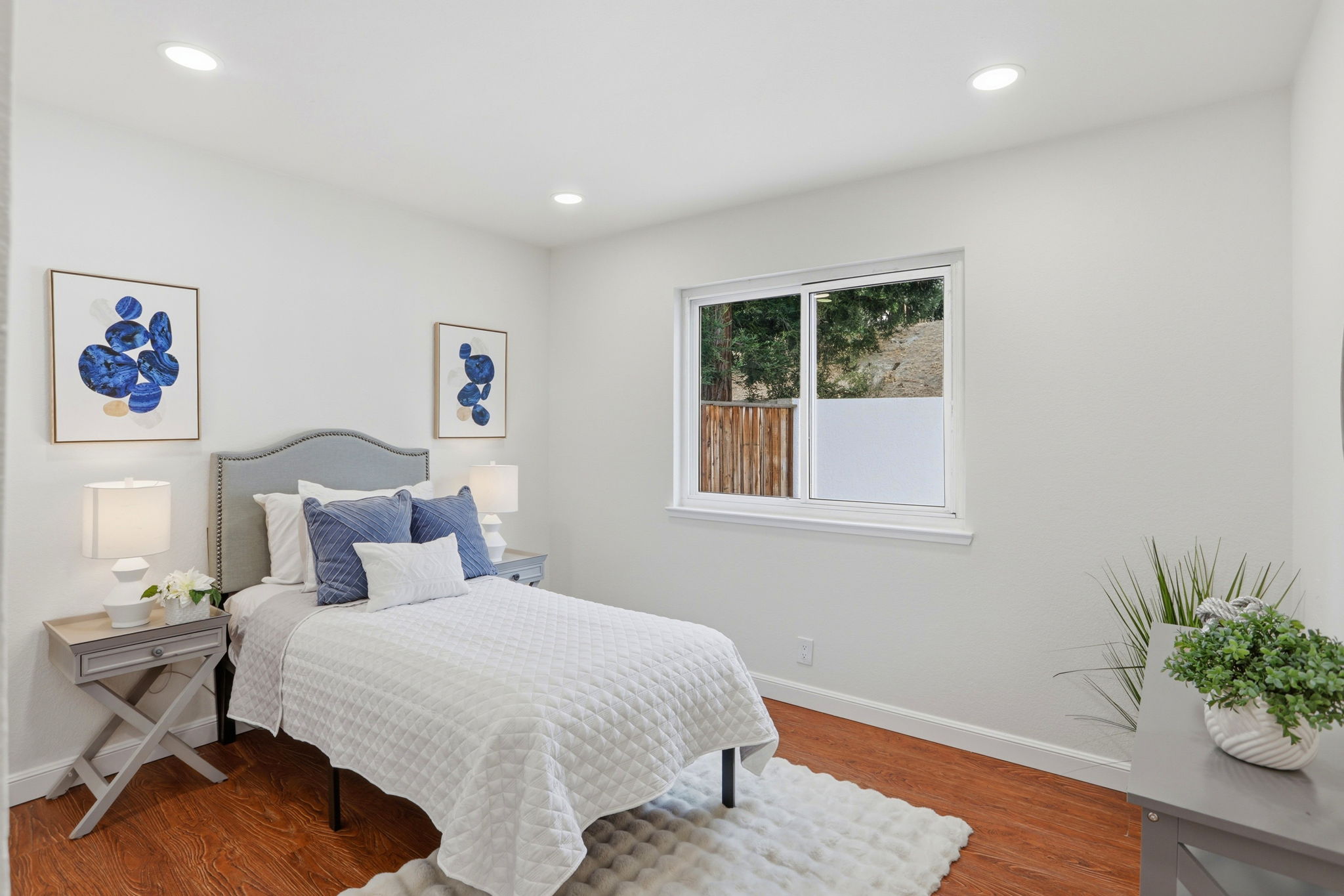 029_F8_6887 Rockton Ave