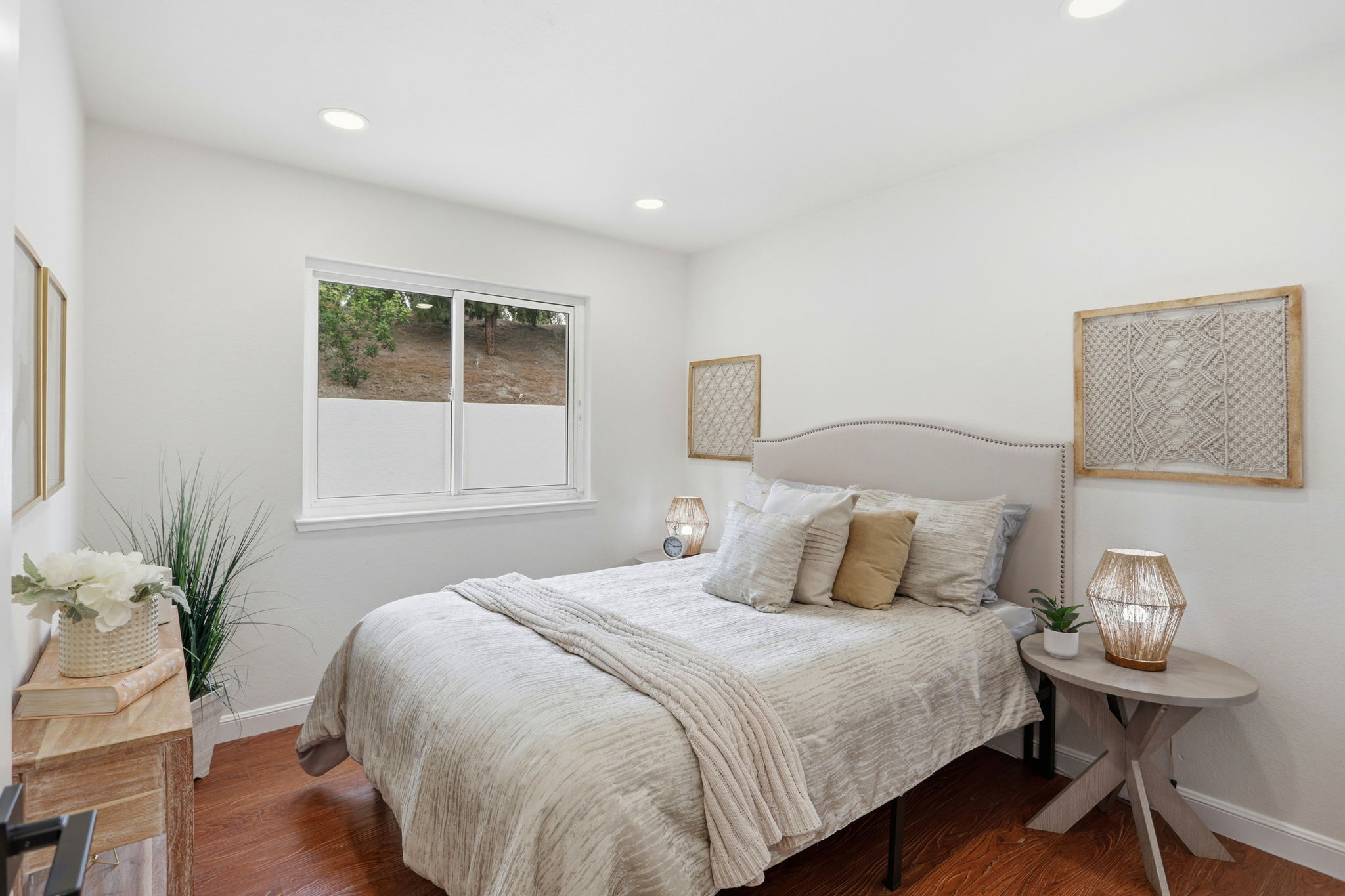 031_F8_6887 Rockton Ave