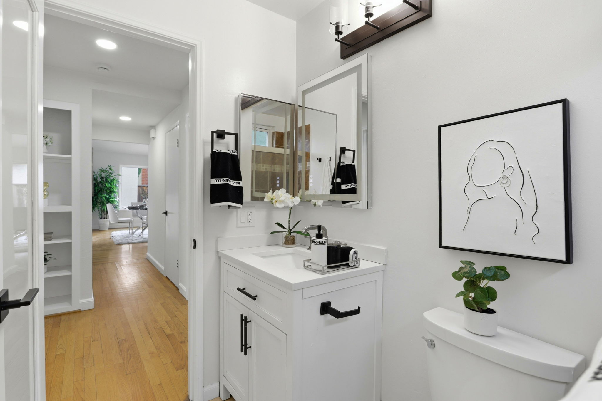 042_F8_6887 Rockton Ave