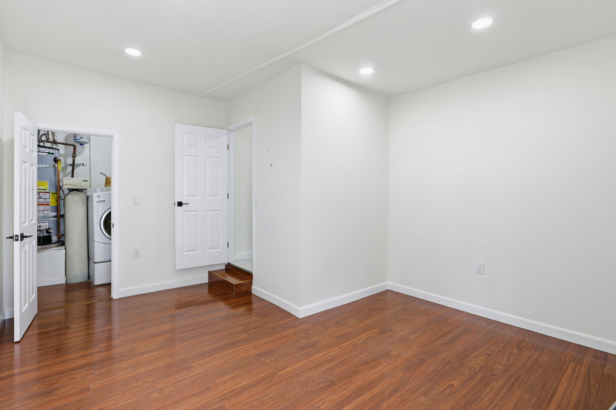 045_F8_6887 Rockton Ave
