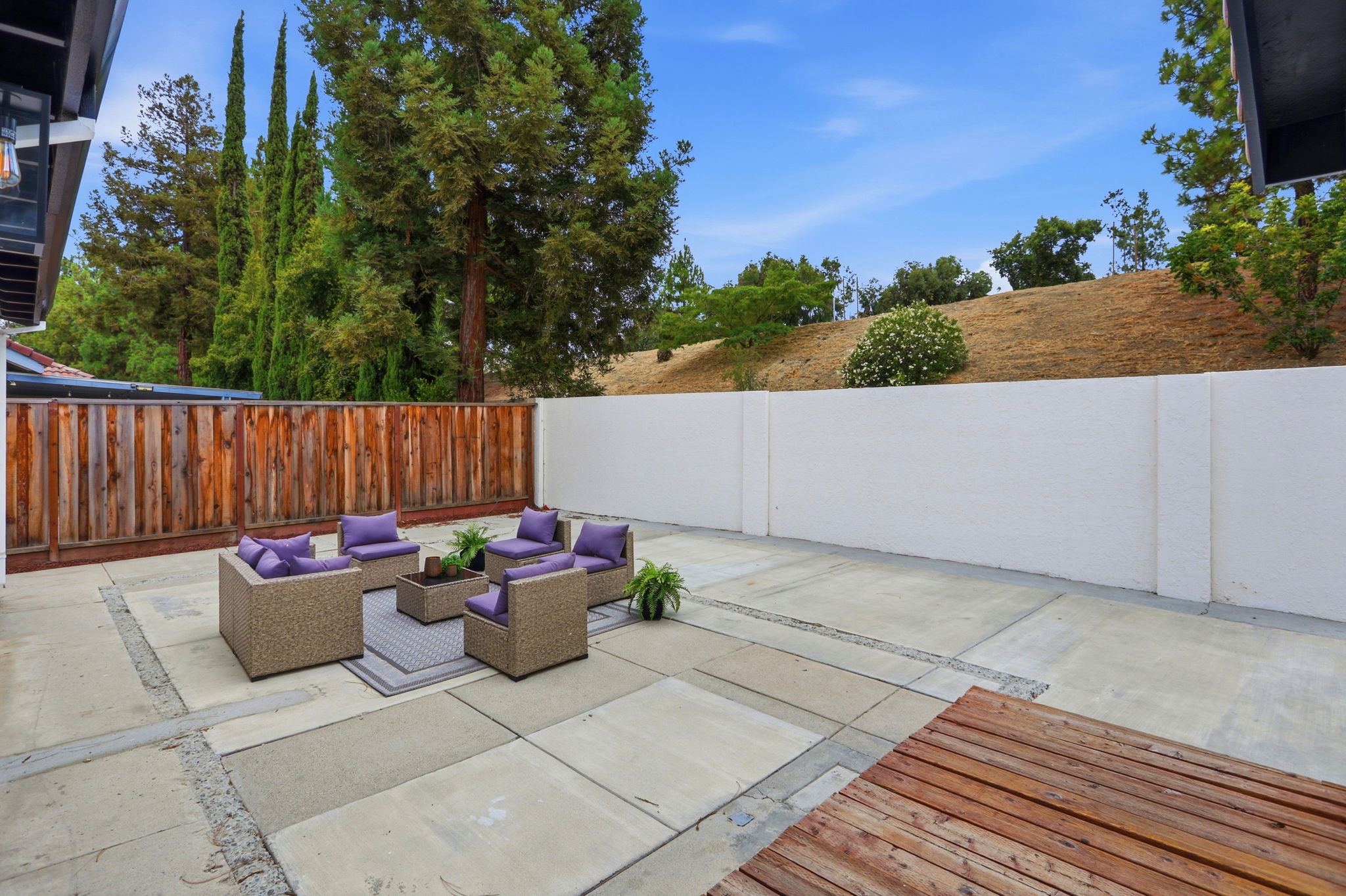 047_F8_6887 Rockton Ave