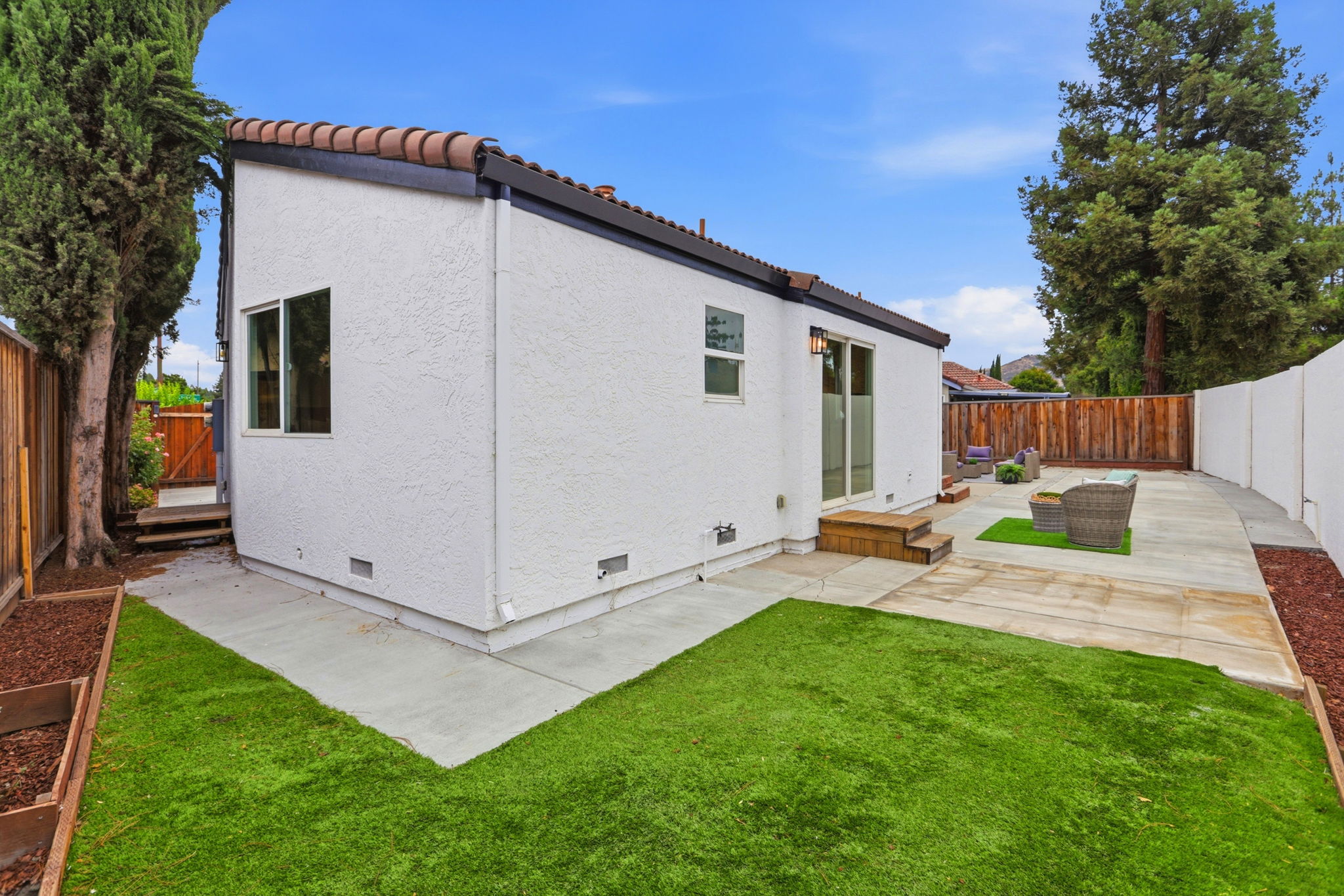 052_F8_6887 Rockton Ave