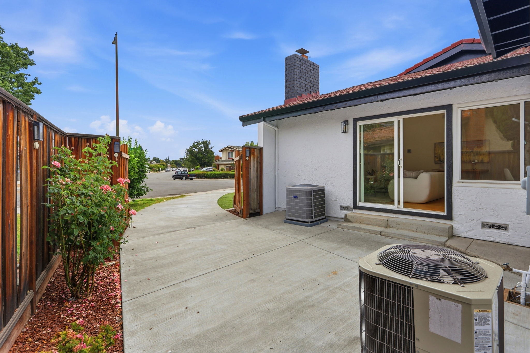 054_F8_6887 Rockton Ave