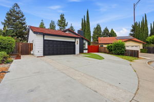 002_F8_6887 Rockton Ave