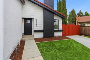 004_F8_6887 Rockton Ave