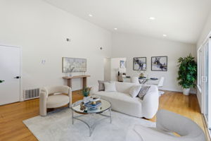 008_F8_6887 Rockton Ave