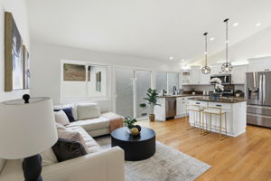 012_F8_6887 Rockton Ave
