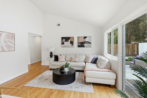 013_F8_6887 Rockton Ave