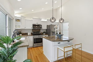 016_F8_6887 Rockton Ave