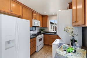 018_F8_6887 Rockton Ave
