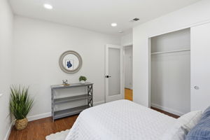 030_F8_6887 Rockton Ave
