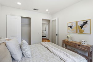 032_F8_6887 Rockton Ave