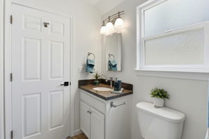 037_F8_6887 Rockton Ave