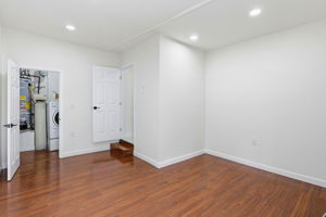 045_F8_6887 Rockton Ave