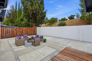 047_F8_6887 Rockton Ave