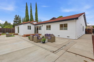 048_F8_6887 Rockton Ave