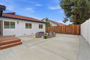 050_F8_6887 Rockton Ave