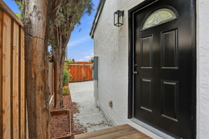 053_F8_6887 Rockton Ave