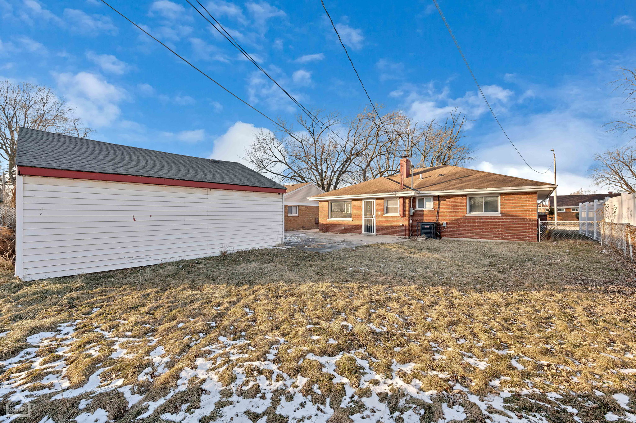 689 E 155th St_002