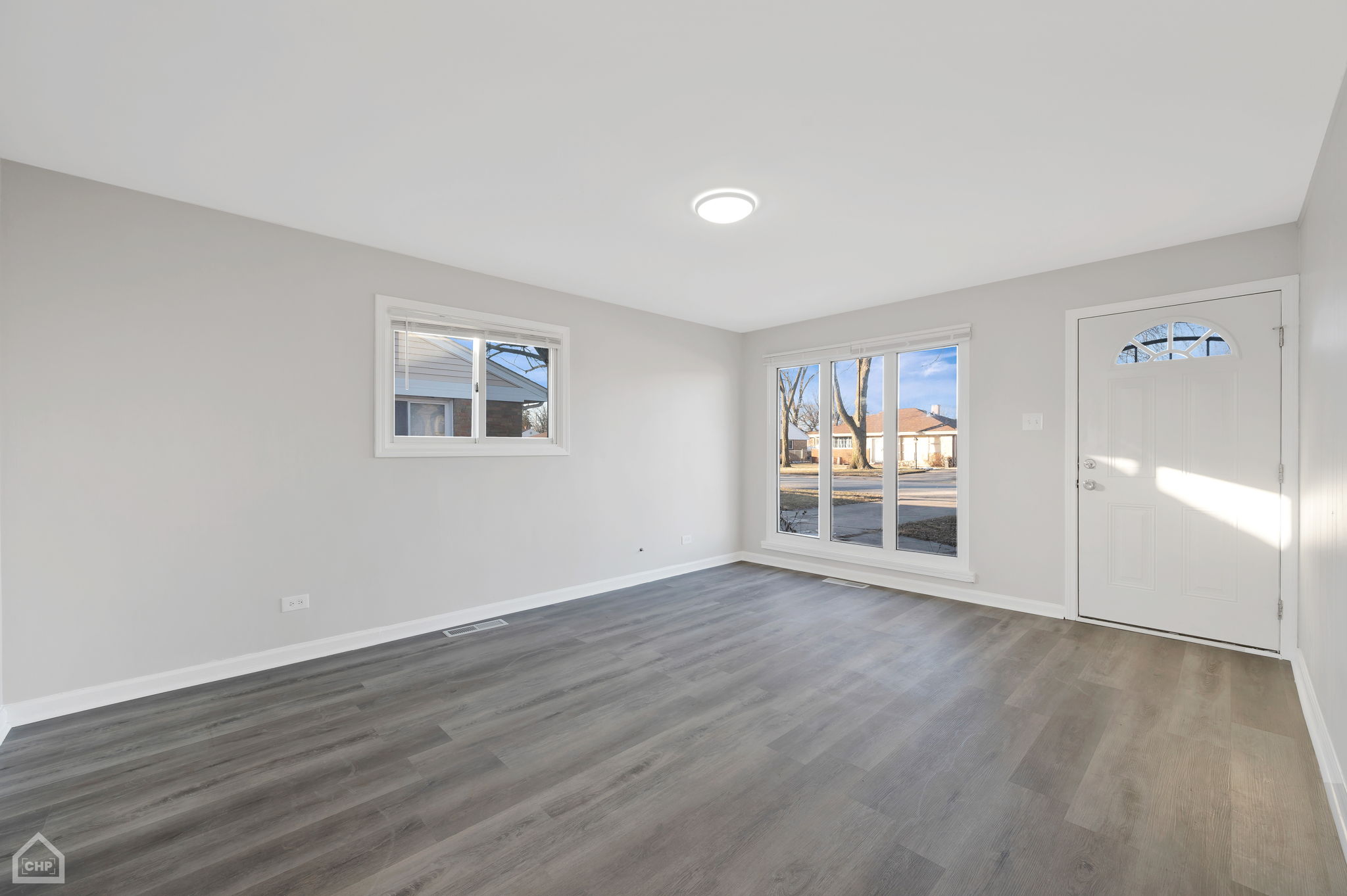 689 E 155th St_004