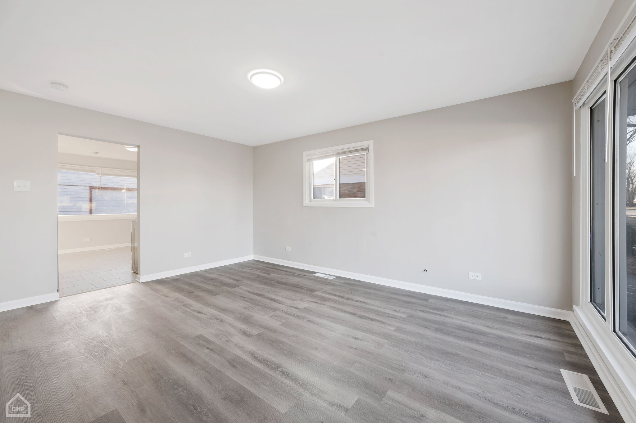 689 E 155th St_007