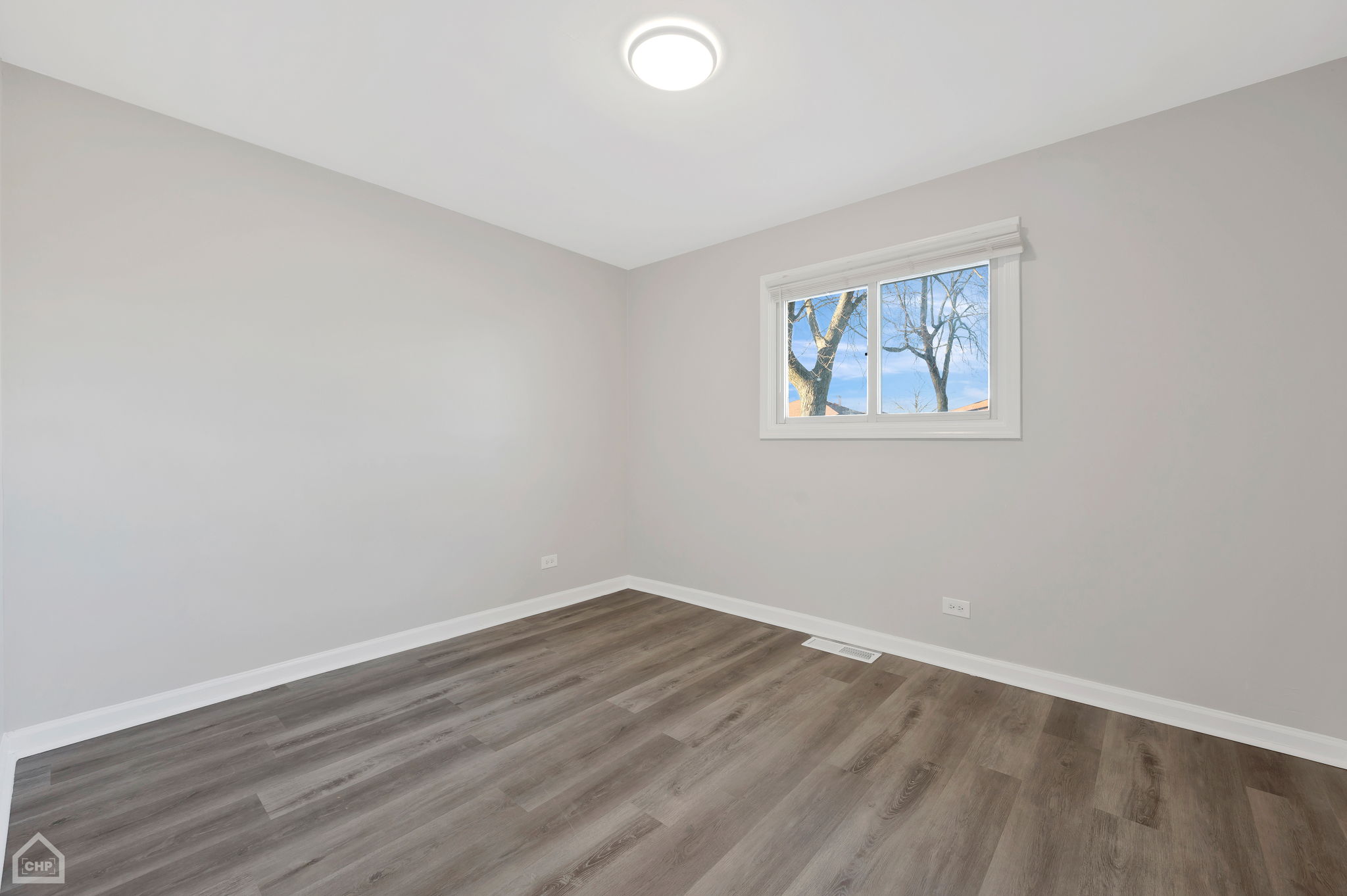 689 E 155th St_011