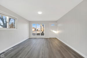 689 E 155th St_005