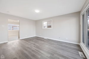 689 E 155th St_007