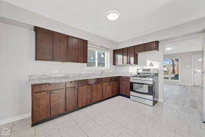 689 E 155th St_009