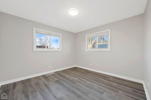 689 E 155th St_012
