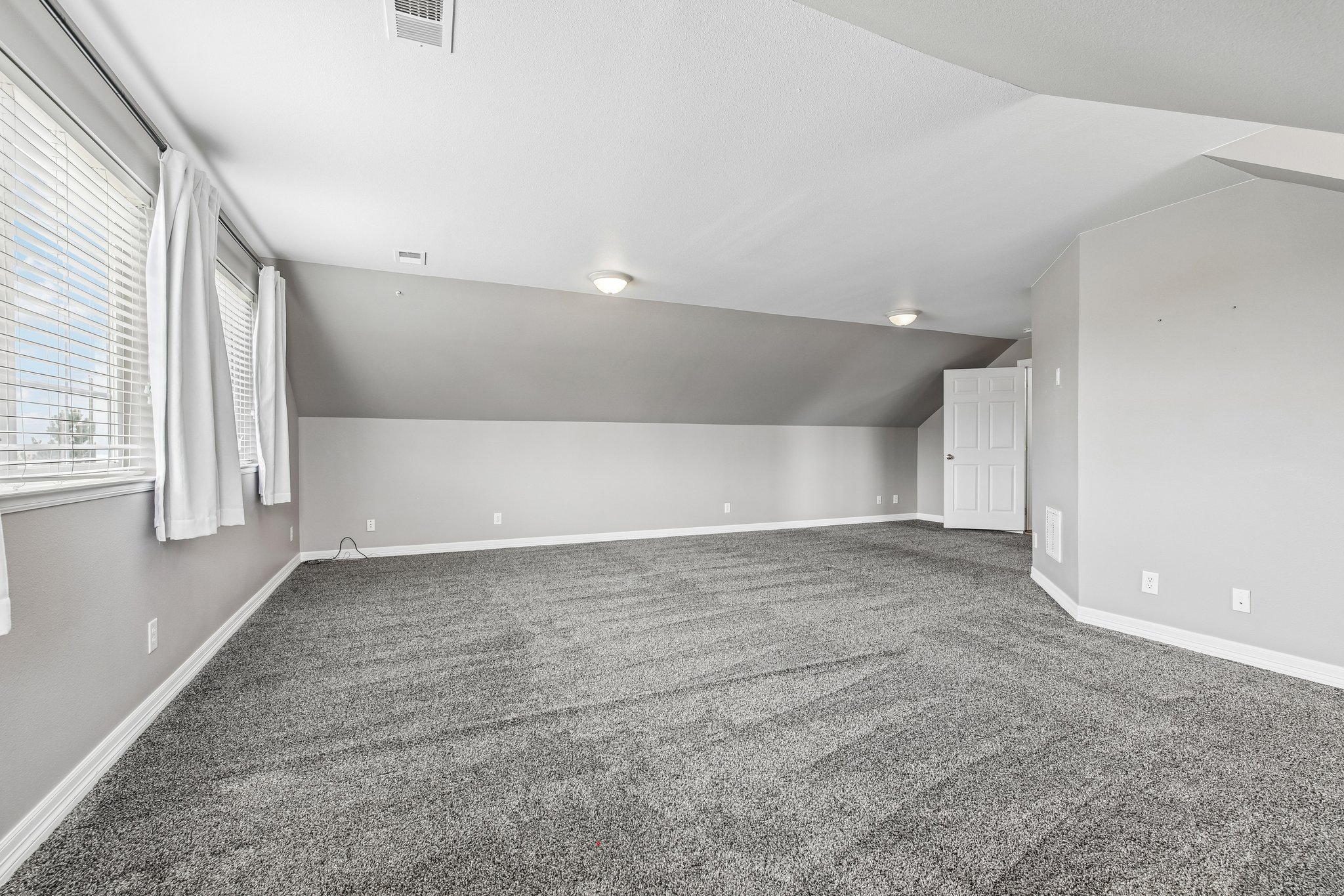 E 167th Ave-S2404-027.jpg