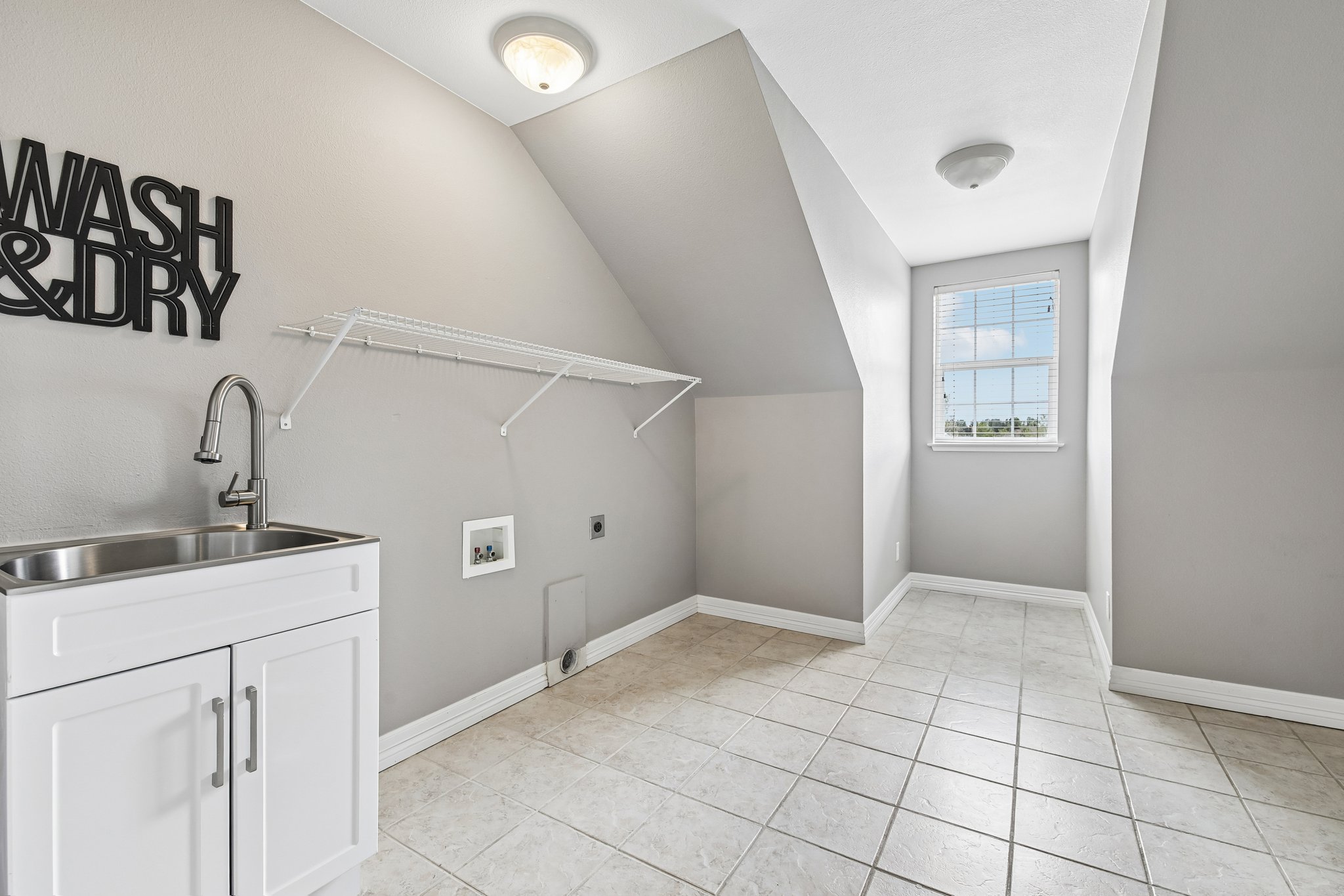 E 167th Ave-S2404-028.jpg