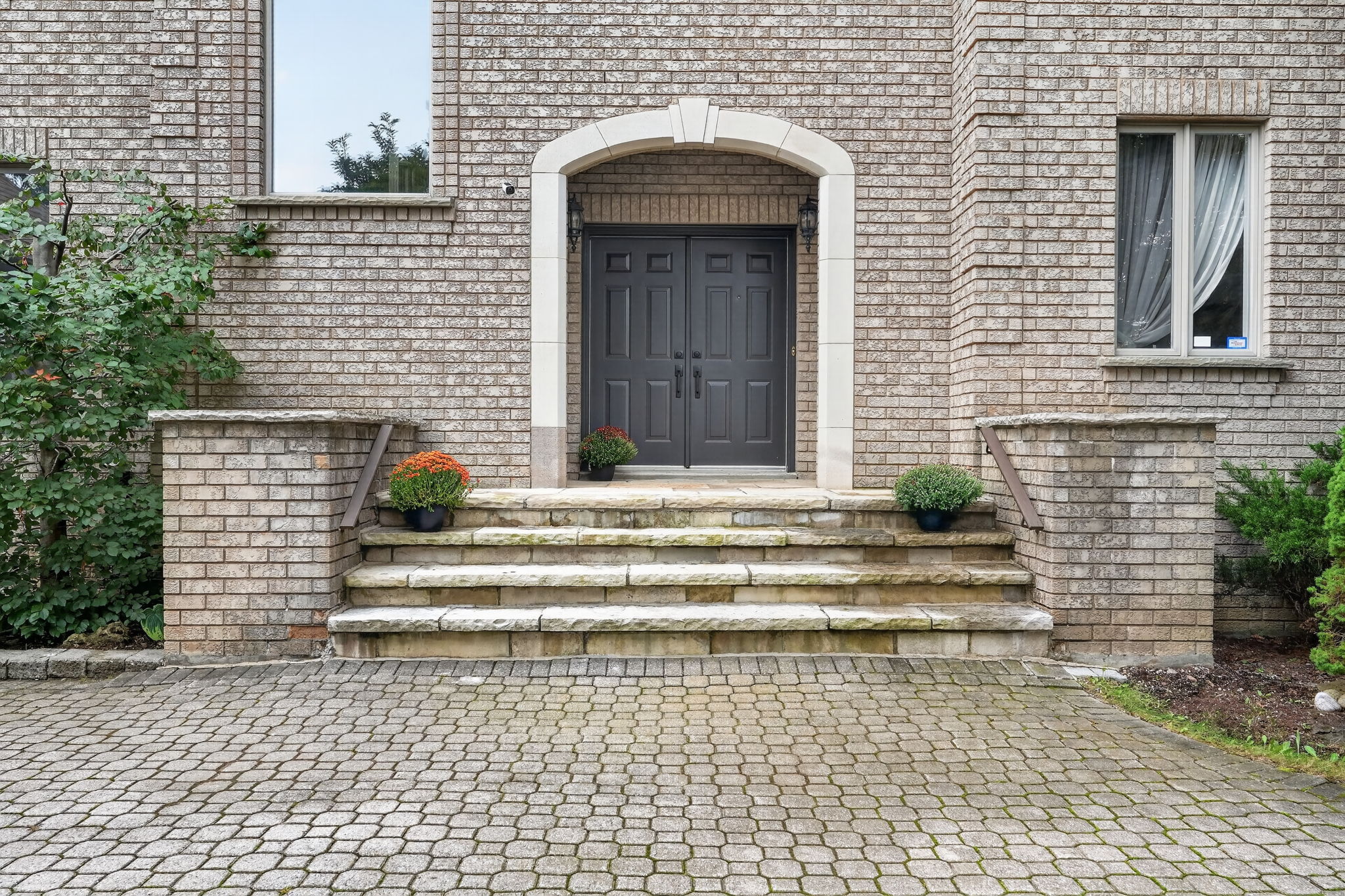 69 Arnold Ave Vaughan, ON L4J 1B4