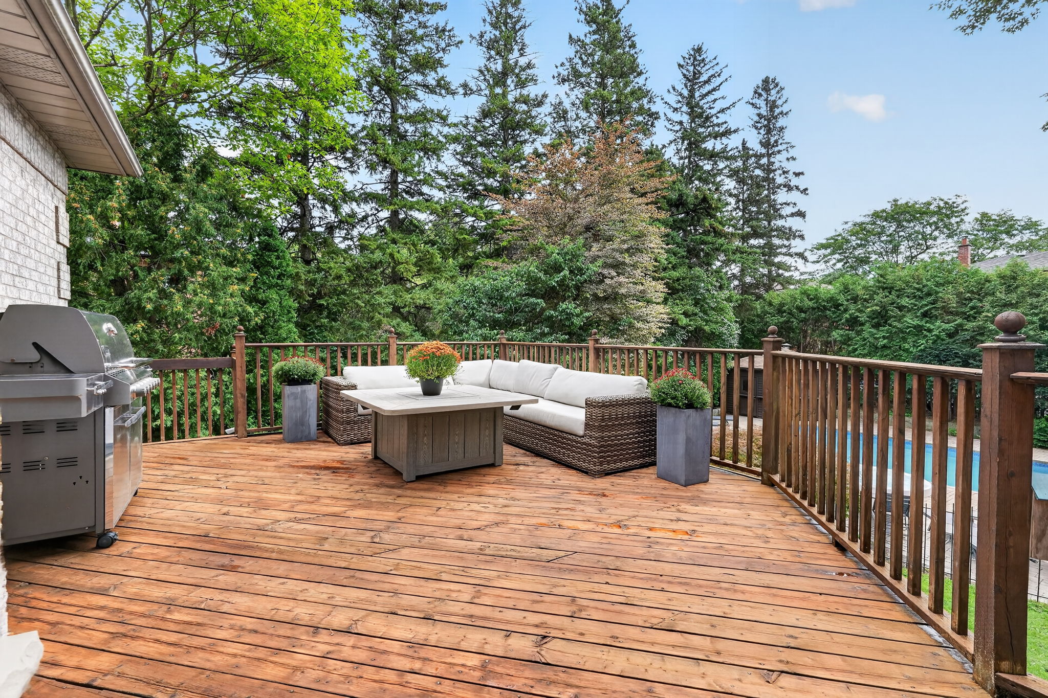 69 Arnold Ave Vaughan, ON L4J 1B4