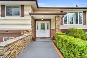 Front Porch/Entrance