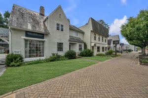 Downtown Hilton Village Shops and Restaurants