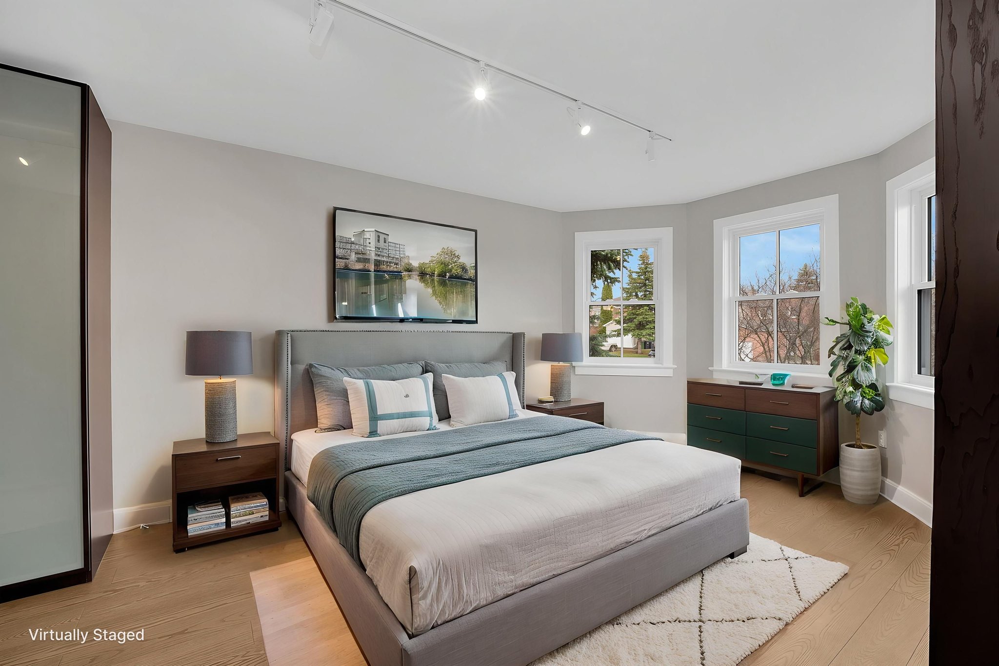 DSC09541 virtually staged.jpeg