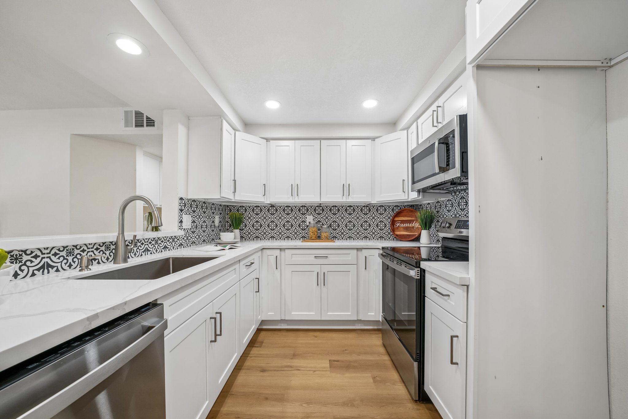 Town and Country Rd-S1107-1-001.jpg