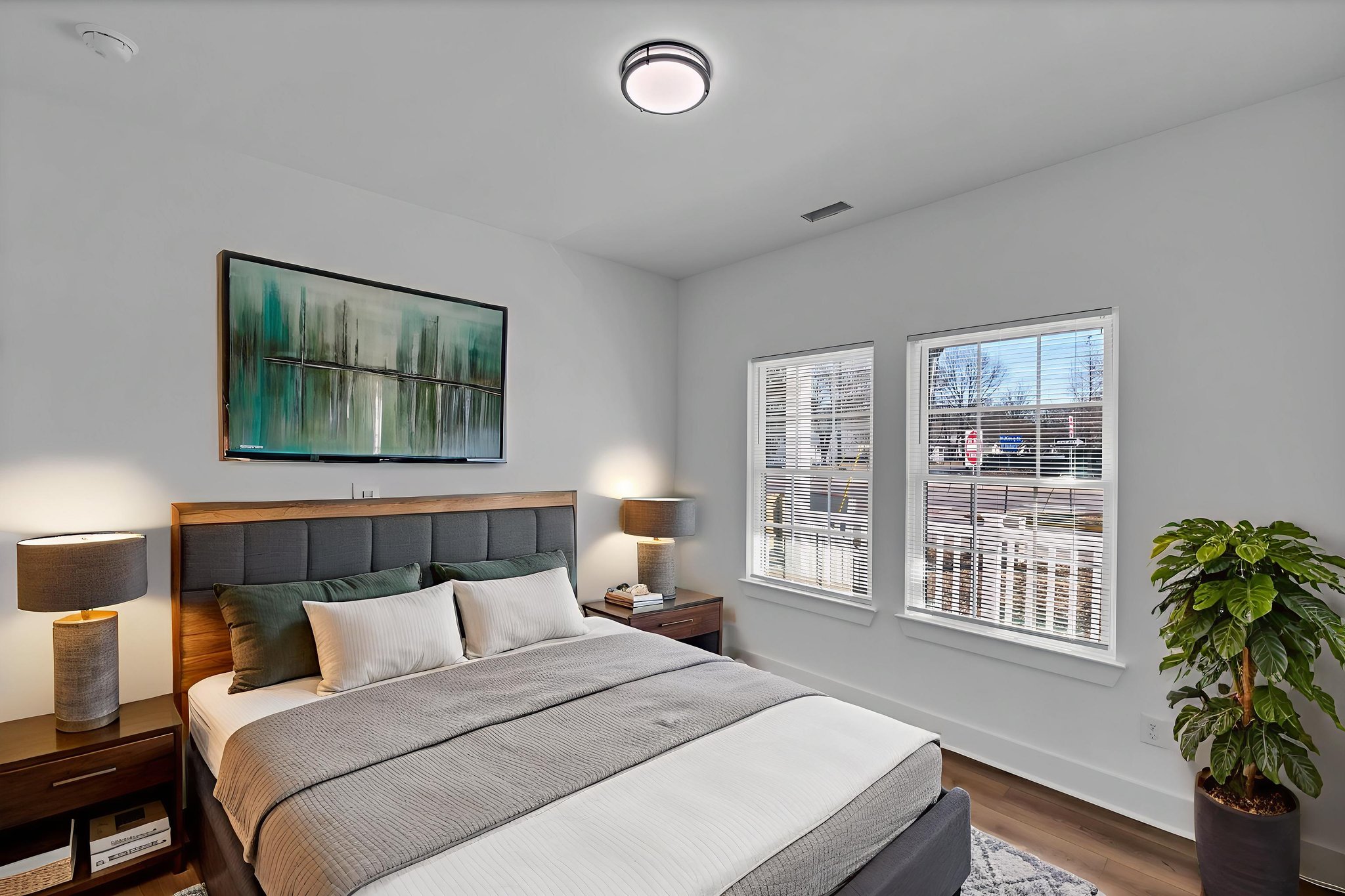 DSC_2771 virtually staged.jpeg