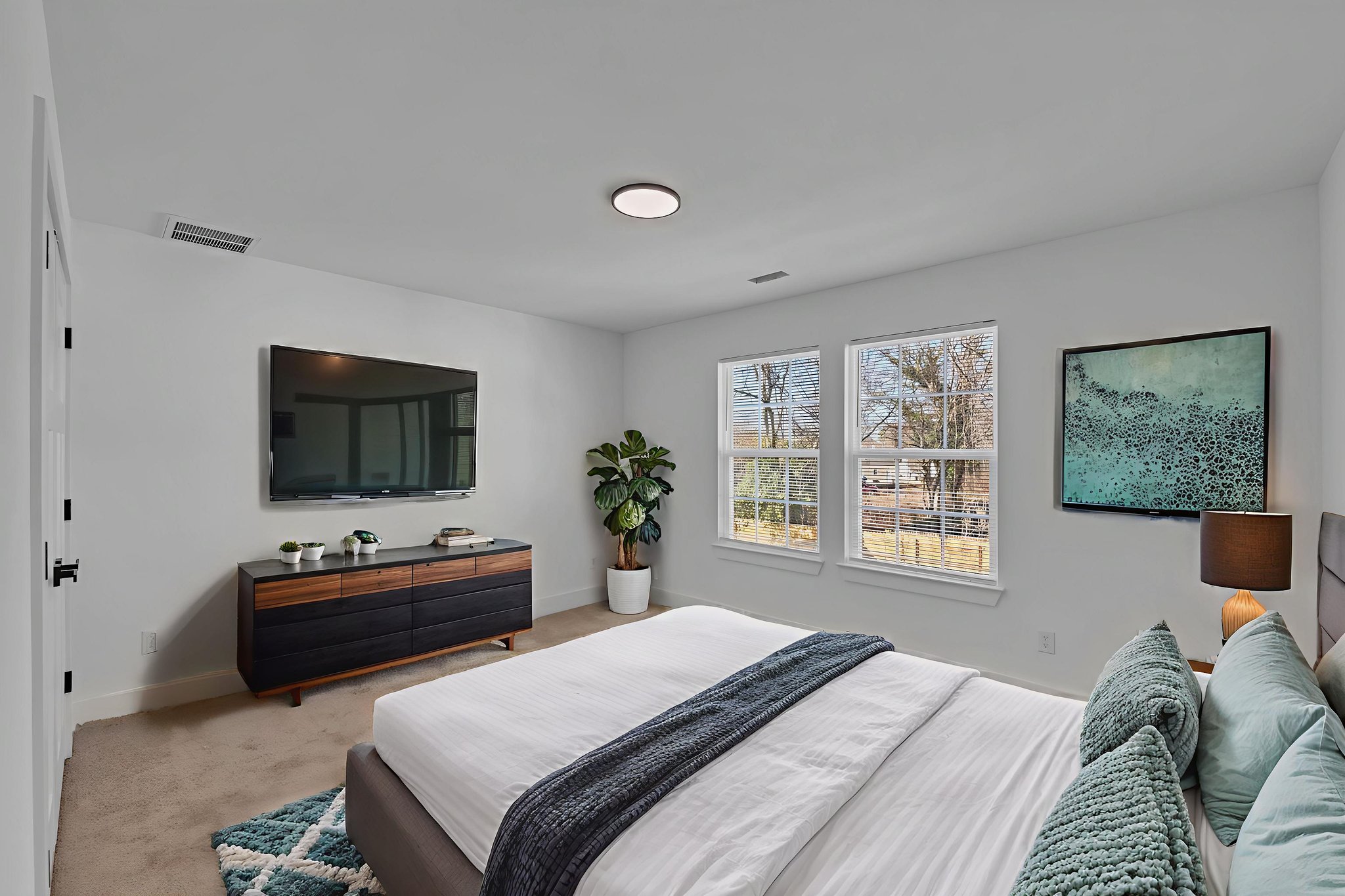 DSC_2817 virtually staged.jpeg