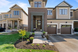 Front Porch/Entrance