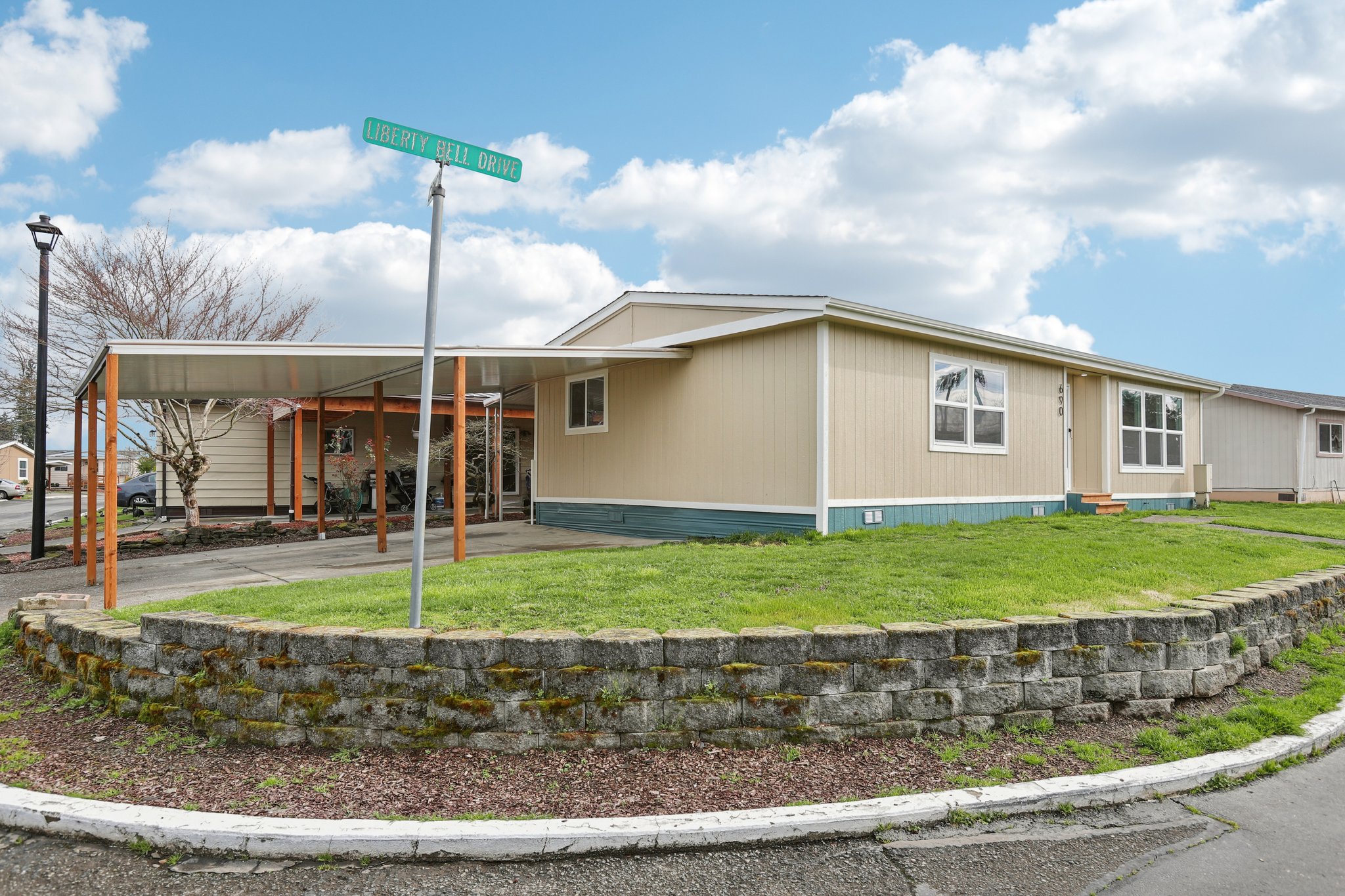 SW Liberty Bell Dr-S1703-002.jpg