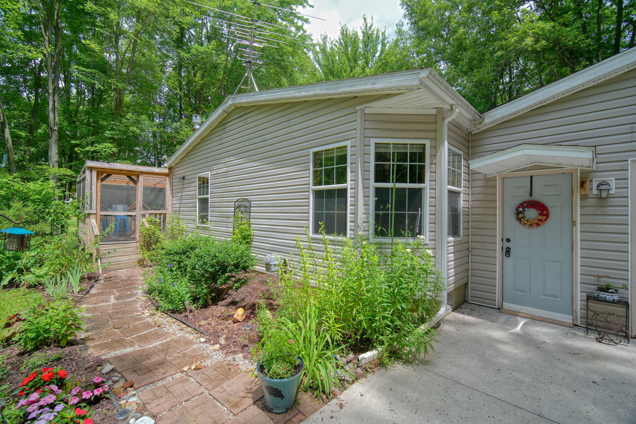 6900 King Rd, Spring Arbor, MI 49283 Sharper Home Media