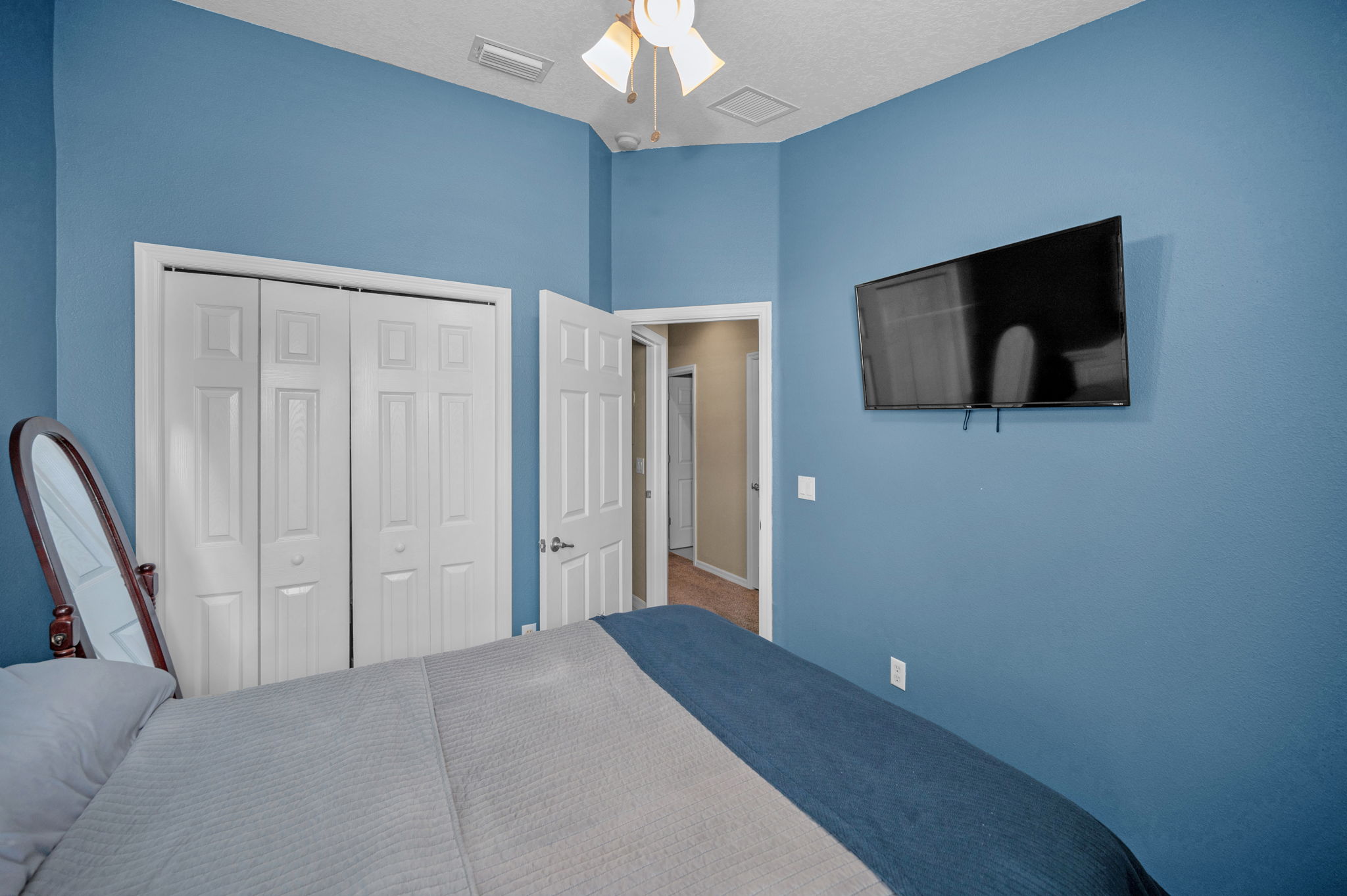 Upper Level Bedroom2b