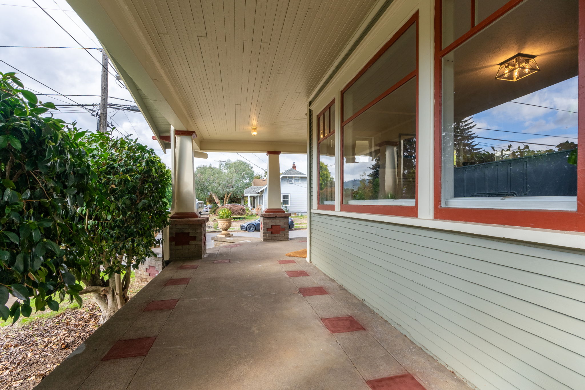 Covered porch!